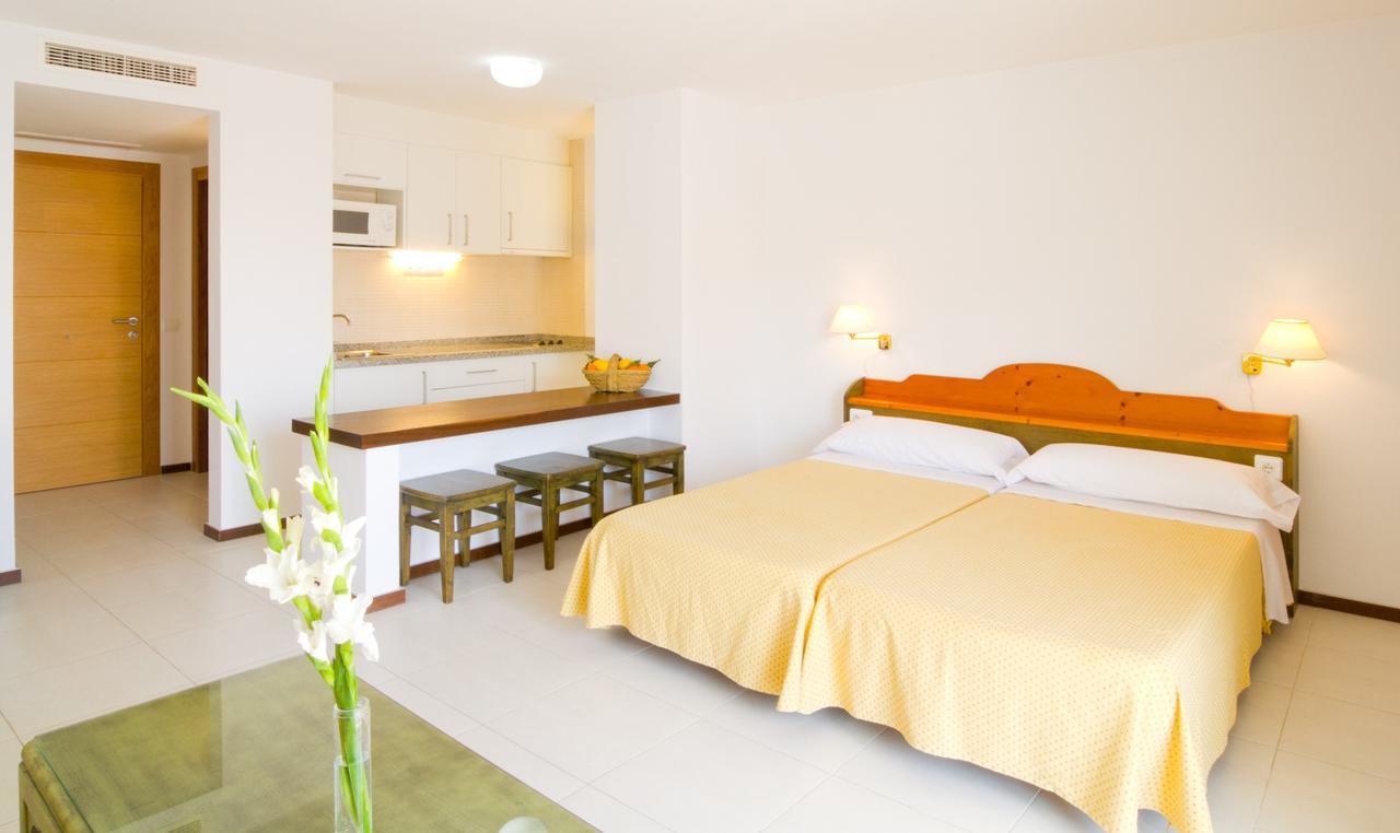 Apartamentos Bon Lloc Santa Eulària des Riu Extérieur photo